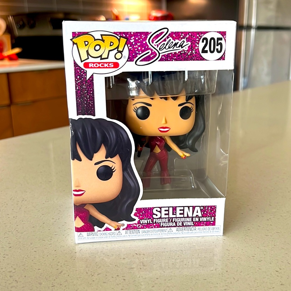 Selena collectible pop!